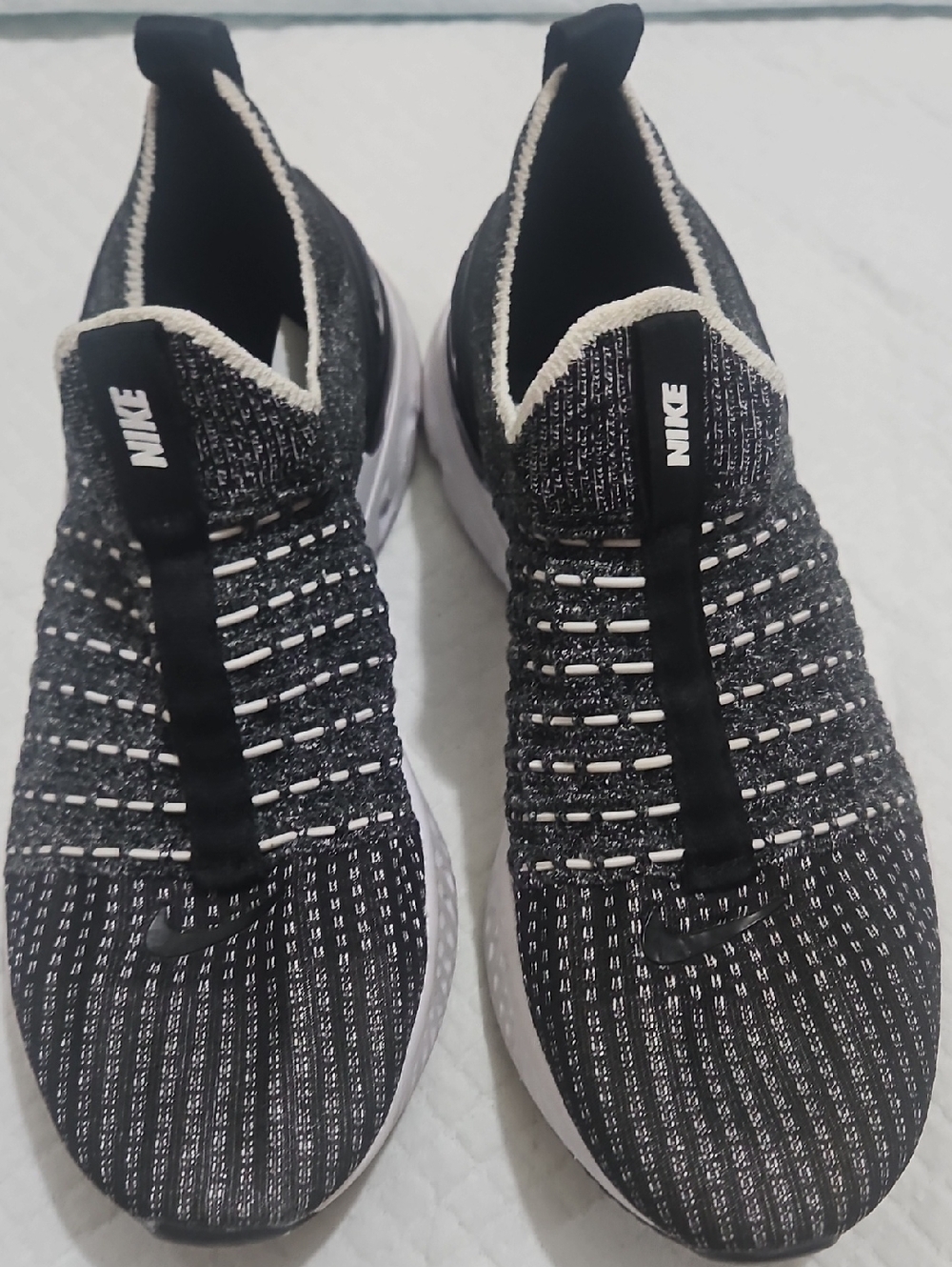 Nike React Phamtom Flynit Knit Slip-On Sneakers in Black and White Sz 6.5
